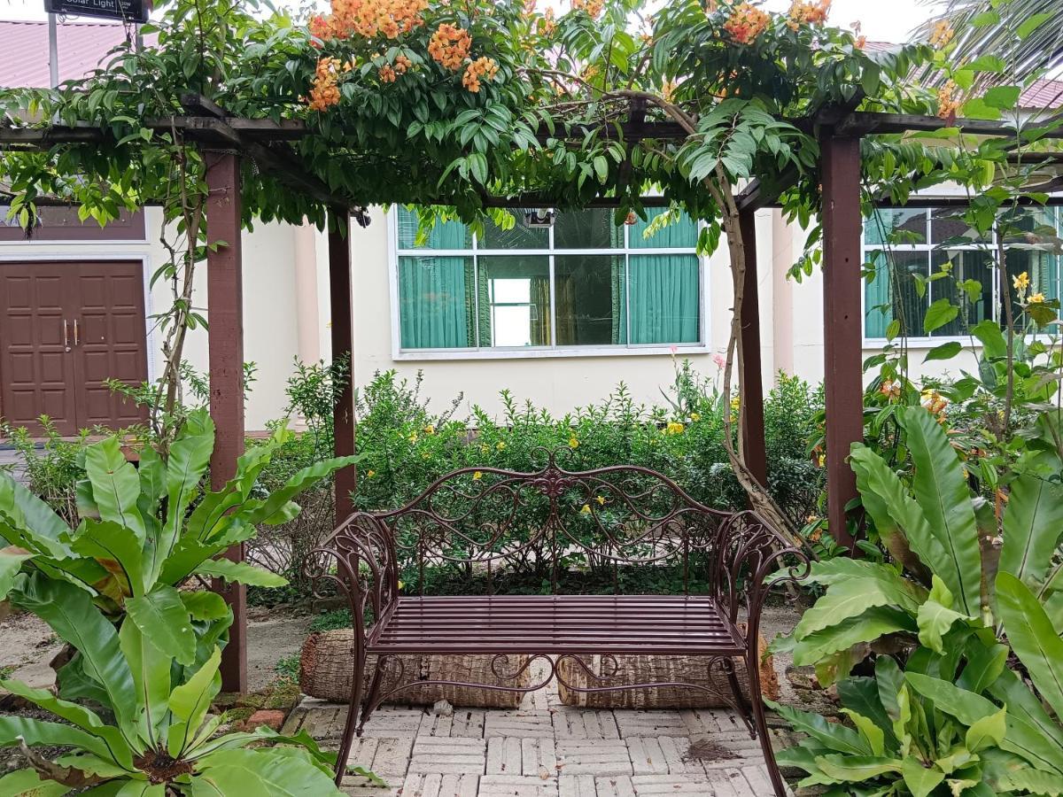 Kurau Inn Farmstay Kuala Kurau Exterior foto