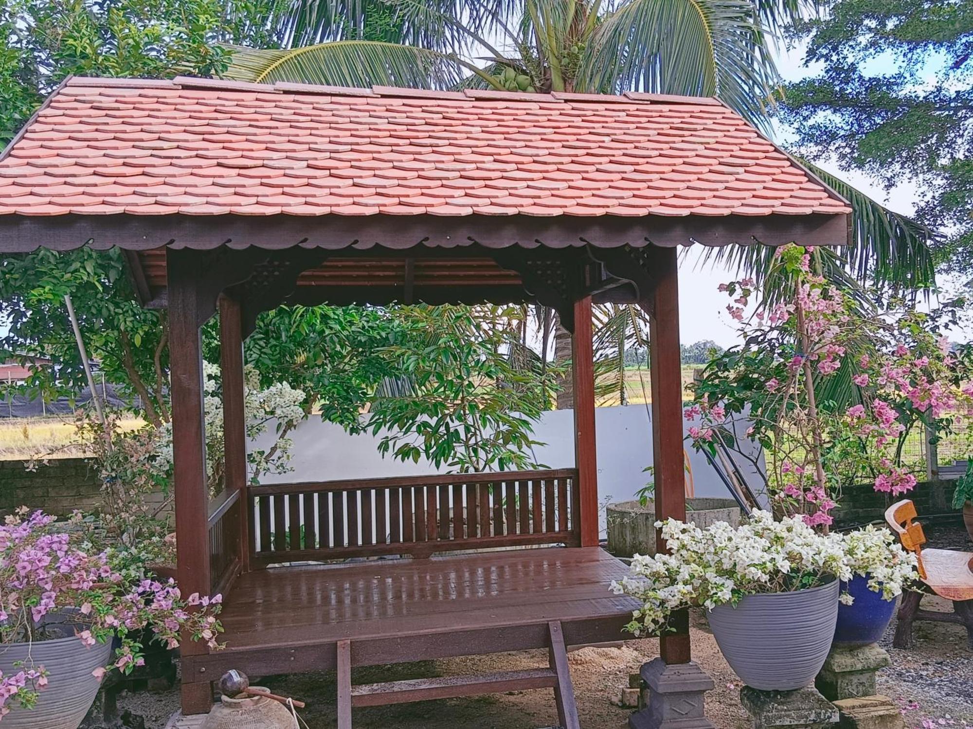 Kurau Inn Farmstay Kuala Kurau Exterior foto