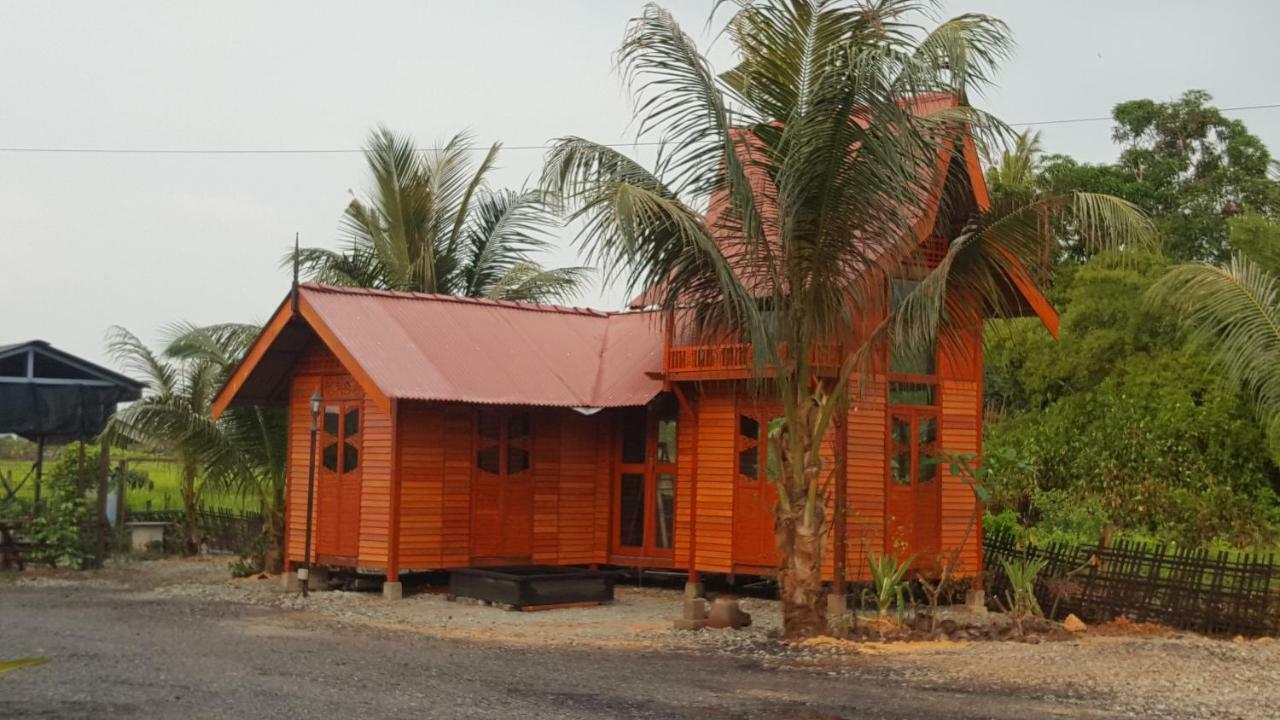 Kurau Inn Farmstay Kuala Kurau Exterior foto